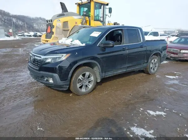 5FPYK3F57HB030425 2017 HONDA RIDGELINE - Image 2