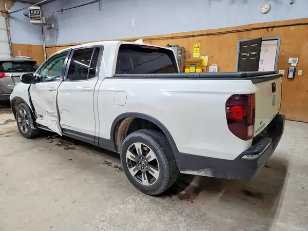 5FPYK3F6XHB030847 2017 HONDA RIDGELINE - Image 2