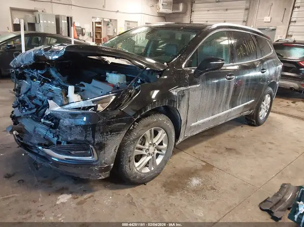 5GAERBKW0JJ135677 2018 BUICK ENCLAVE - Image 2
