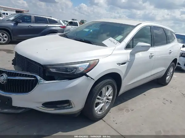 5GAERBKW0JJ204870 2018 BUICK ENCLAVE - Image 2
