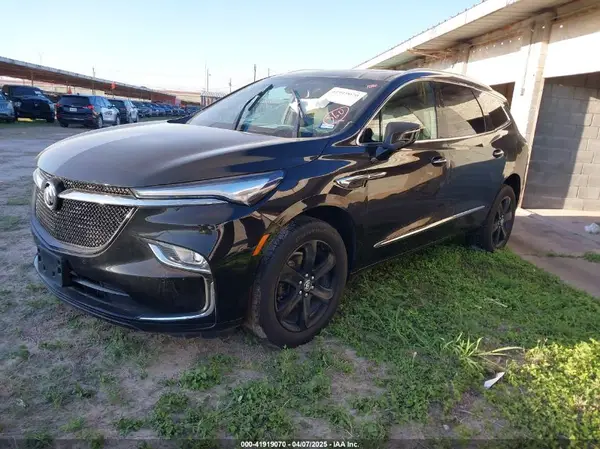5GAERBKW0PJ188307 2023 BUICK ENCLAVE - Image 2