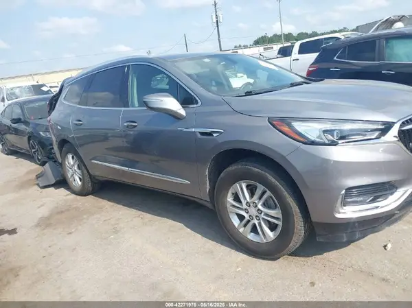 5GAERBKW1JJ263555 2018 BUICK ENCLAVE - Image 1