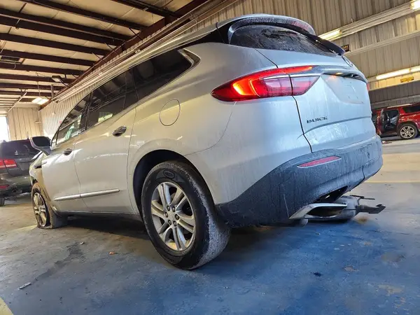 5GAERBKW2JJ135423 2018 BUICK ENCLAVE - Image 2