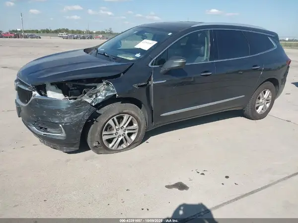 5GAERBKW2JJ157003 2018 BUICK ENCLAVE - Image 2