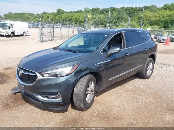 5GAERBKW3JJ131901 2018 BUICK ENCLAVE - Image 2