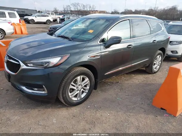 5GAERBKW3JJ173758 2018 BUICK ENCLAVE - Image 2