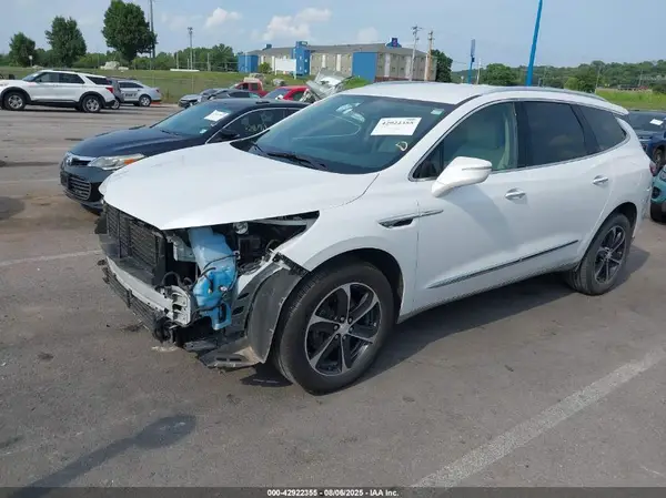 5GAERBKW3JJ255618 2018 BUICK ENCLAVE - Image 2