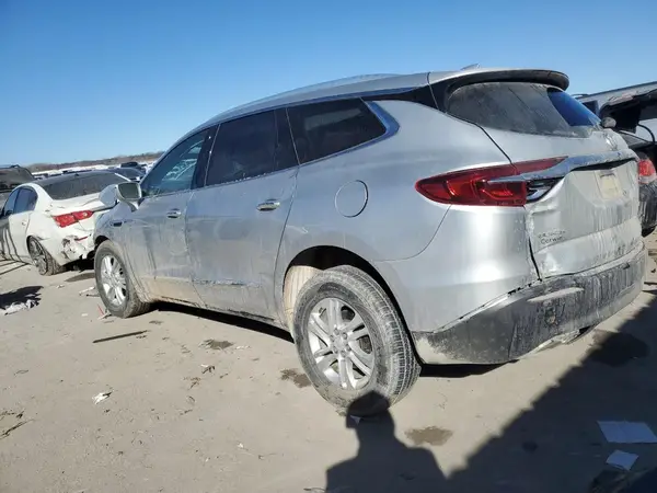 5GAERBKW3JJ266926 2018 BUICK ENCLAVE - Image 2