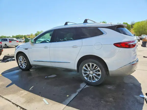 5GAERBKW3LJ319062 2020 BUICK ENCLAVE - Image 2