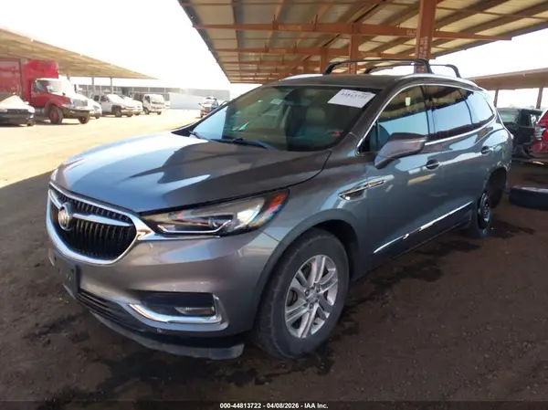 5GAERBKW5JJ233944 2018 BUICK ENCLAVE - Image 2