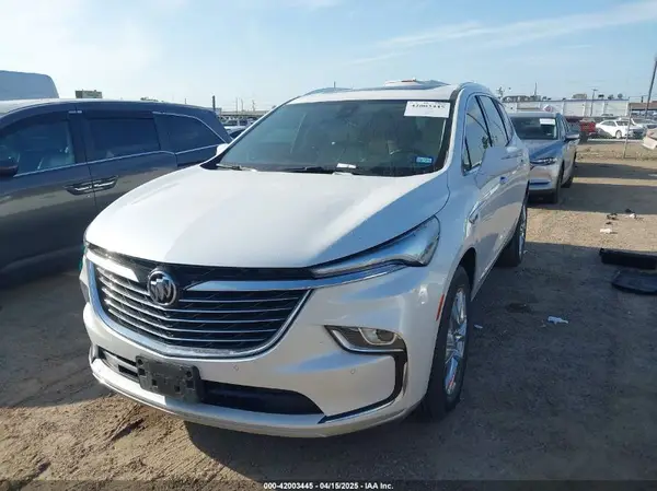 5GAERBKW5NJ172469 2022 BUICK ENCLAVE - Image 2