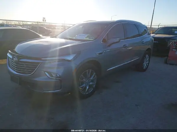 5GAERBKW5PJ192501 2023 BUICK ENCLAVE - Image 2