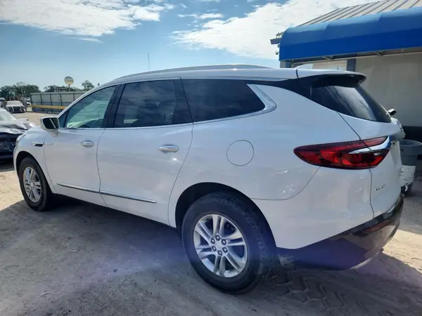 5GAERBKW6JJ156629 2018 BUICK ENCLAVE - Image 2