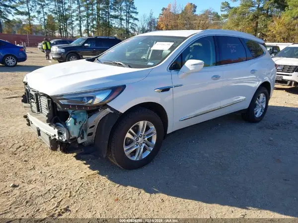 5GAERBKW6JJ230499 2018 BUICK ENCLAVE - Image 2
