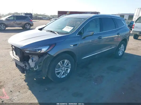 5GAERBKW6JJ257301 2018 BUICK ENCLAVE - Image 2