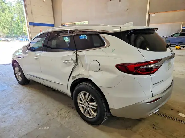 5GAERBKW6LJ121852 2020 BUICK ENCLAVE - Image 2