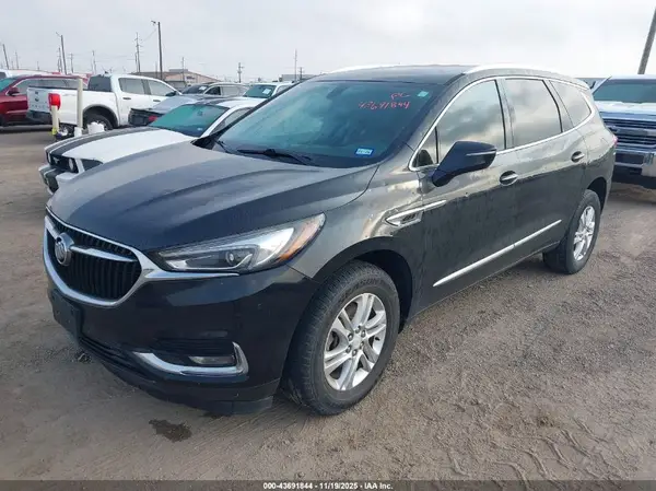 5GAERBKW8JJ267702 2018 BUICK ENCLAVE - Image 2