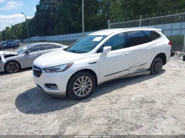 5GAERBKW8JJ281258 2018 BUICK ENCLAVE - Image 2