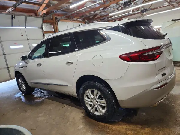 5GAERBKW8LJ202612 2020 BUICK ENCLAVE - Image 2