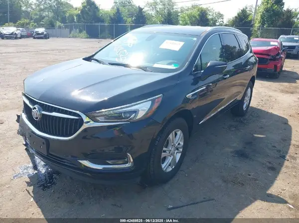 5GAERBKW9JJ181136 2018 BUICK ENCLAVE - Image 2