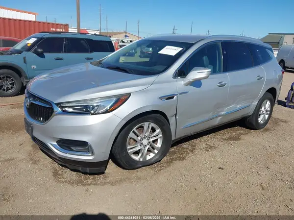 5GAERBKW9JJ210005 2018 BUICK ENCLAVE - Image 2