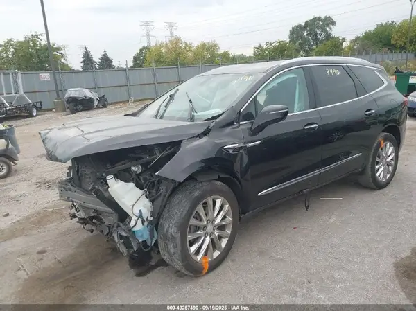 5GAERBKW9LJ262527 2020 BUICK ENCLAVE - Image 2