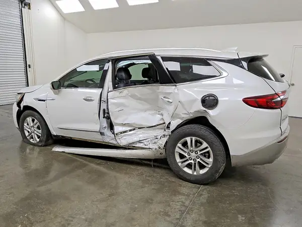 5GAERBKW9MJ122978 2021 BUICK ENCLAVE - Image 2