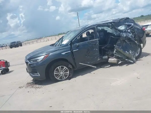 5GAERBKWOJJ211740 2018 BUICK ENCLAVE - Image 2
