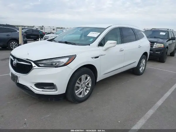 5GAERBKWXJJ149747 2018 BUICK ENCLAVE - Image 2
