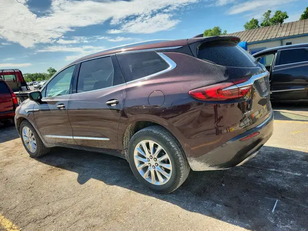 5GAERCKW3JJ175385 2018 BUICK ENCLAVE - Image 2