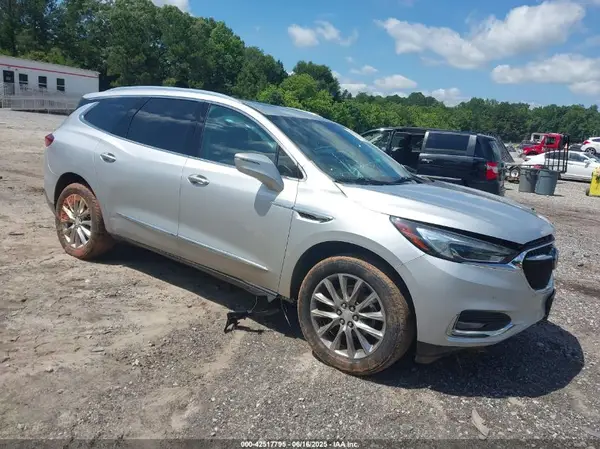 5GAERCKW5JJ235943 2018 BUICK ENCLAVE - Image 1