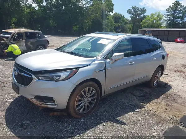 5GAERCKW5JJ235943 2018 BUICK ENCLAVE - Image 2