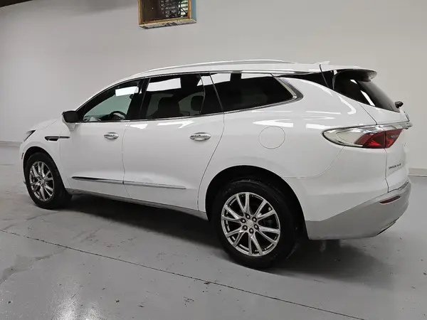 5GAERCKW5NJ105070 2022 BUICK ENCLAVE - Image 2