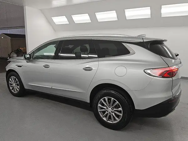 5GAERCKW5NJ130115 2022 BUICK ENCLAVE - Image 2