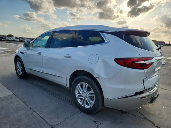 5GAERCKW7JJ272802 2018 BUICK ENCLAVE - Image 2