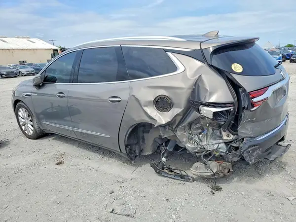 5GAERCKW9JJ135750 2018 BUICK ENCLAVE - Image 2