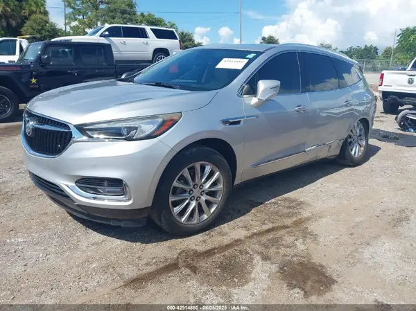 5GAERCKW9JJ170871 2018 BUICK ENCLAVE - Image 2