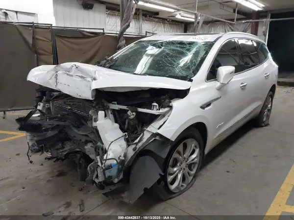 5GAERDKW1JJ262689 2018 BUICK ENCLAVE - Image 2