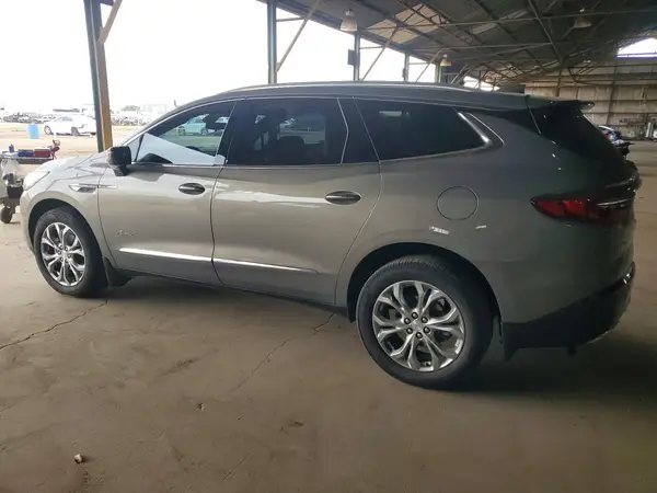 5GAERDKW3JJ181256 2018 BUICK ENCLAVE - Image 2