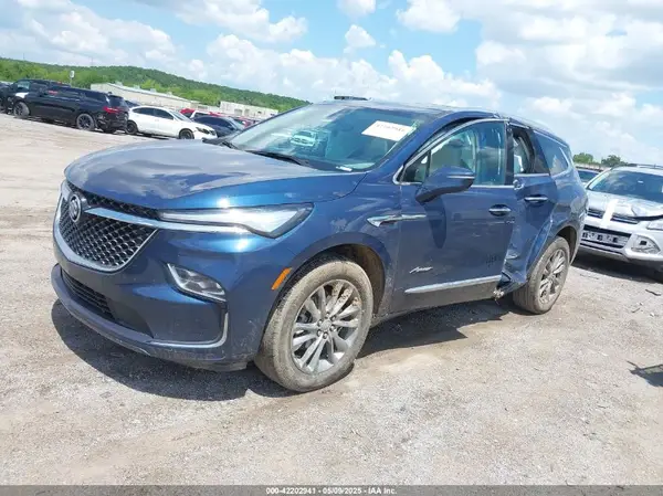 5GAERDKW3PJ107084 2023 BUICK ENCLAVE - Image 2