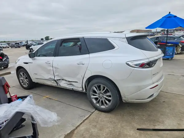 5GAERDKW6PJ205719 2023 BUICK ENCLAVE - Image 2