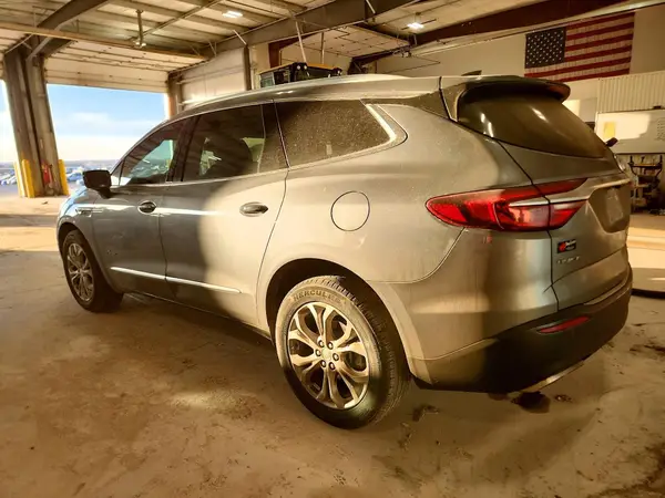 5GAERDKW7JJ153962 2018 BUICK ENCLAVE - Image 2