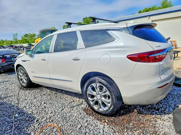 5GAERDKW9JJ257157 2018 BUICK ENCLAVE - Image 2
