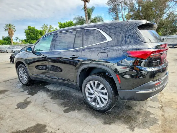 5GAEVAKS1TJ289868 2026 BUICK ENCLAVE - Image 2
