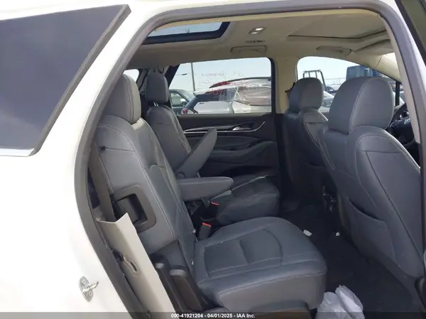5GAEVAKW1KJ267760 2019 BUICK ENCLAVE - Image 8