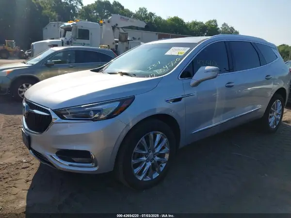 5GAEVAKW3JJ199346 2018 BUICK ENCLAVE - Image 2