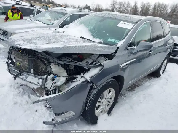 5GAEVAKW3JJ208272 2018 BUICK ENCLAVE - Image 2