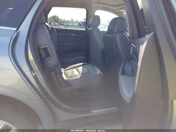 5GAEVAKW3JJ256032 2018 BUICK ENCLAVE - Image 8