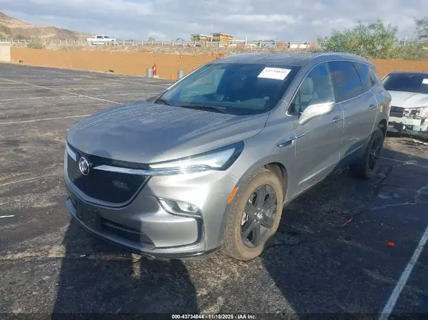 5GAEVAKW3PJ168297 2023 BUICK ENCLAVE - Image 2