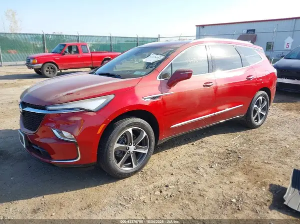 5GAEVAKW4NJ100667 2022 BUICK ENCLAVE - Image 2